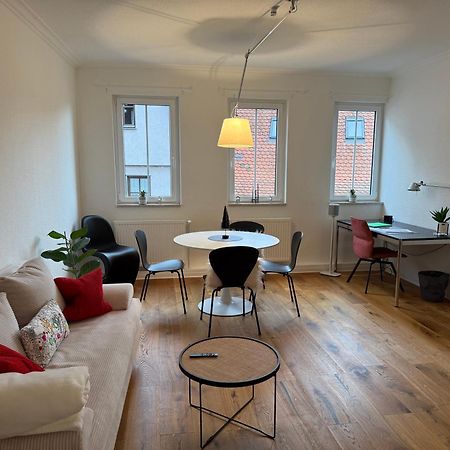 Stylisches Apartment Mit Grossem Tageslichbad Am Marktplatz Leonberg Luaran gambar