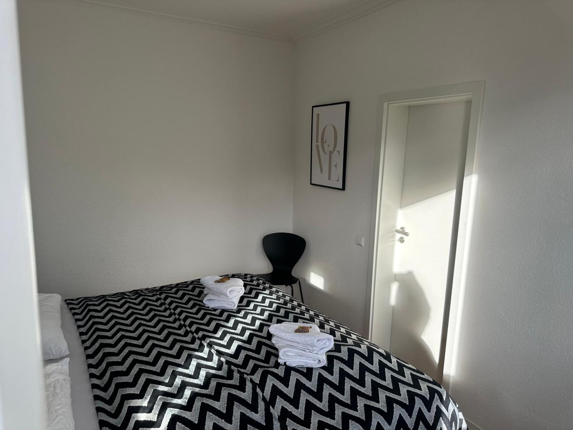 Stylisches Apartment Mit Grossem Tageslichbad Am Marktplatz Leonberg Luaran gambar