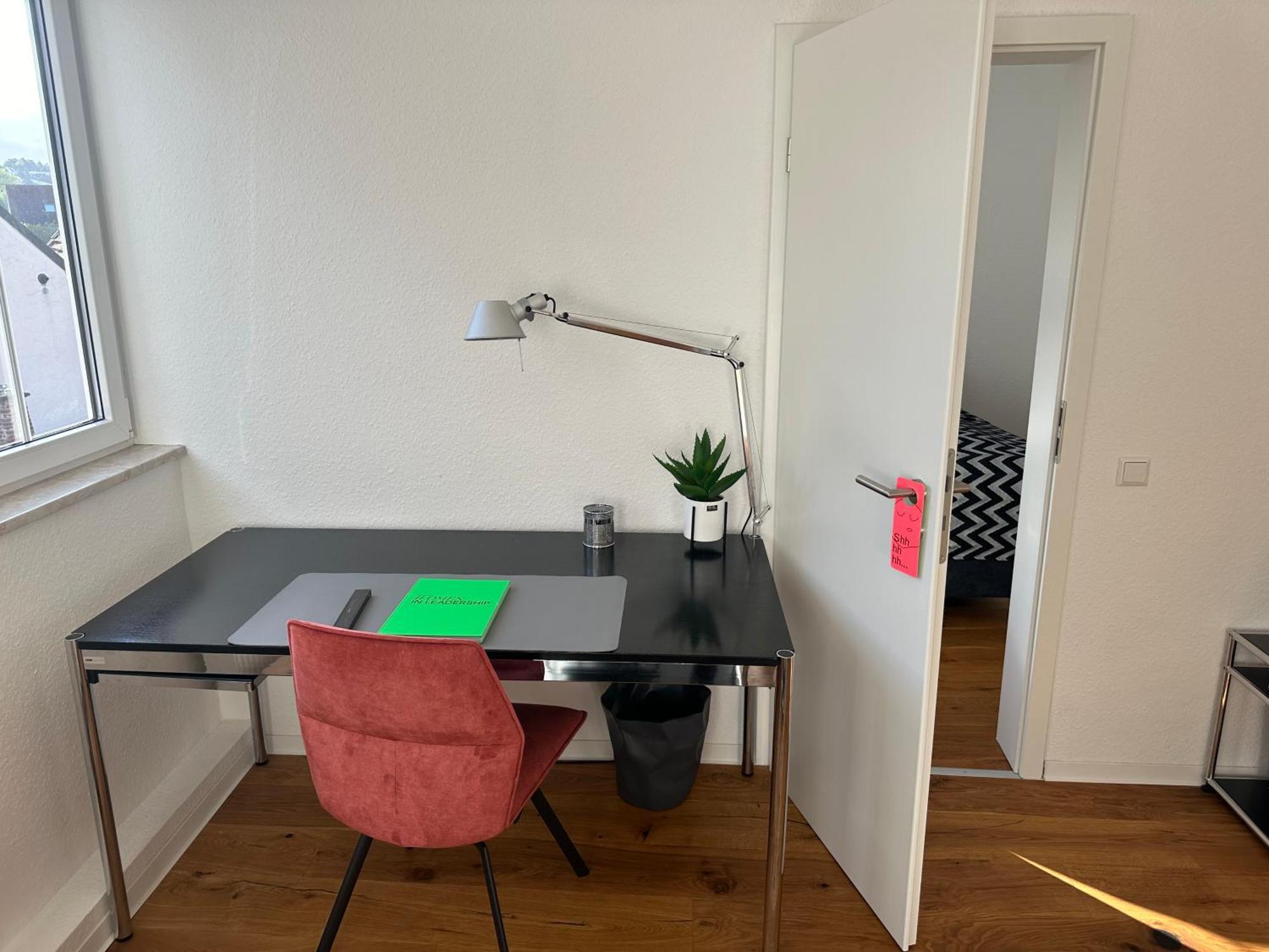 Stylisches Apartment Mit Grossem Tageslichbad Am Marktplatz Leonberg Luaran gambar