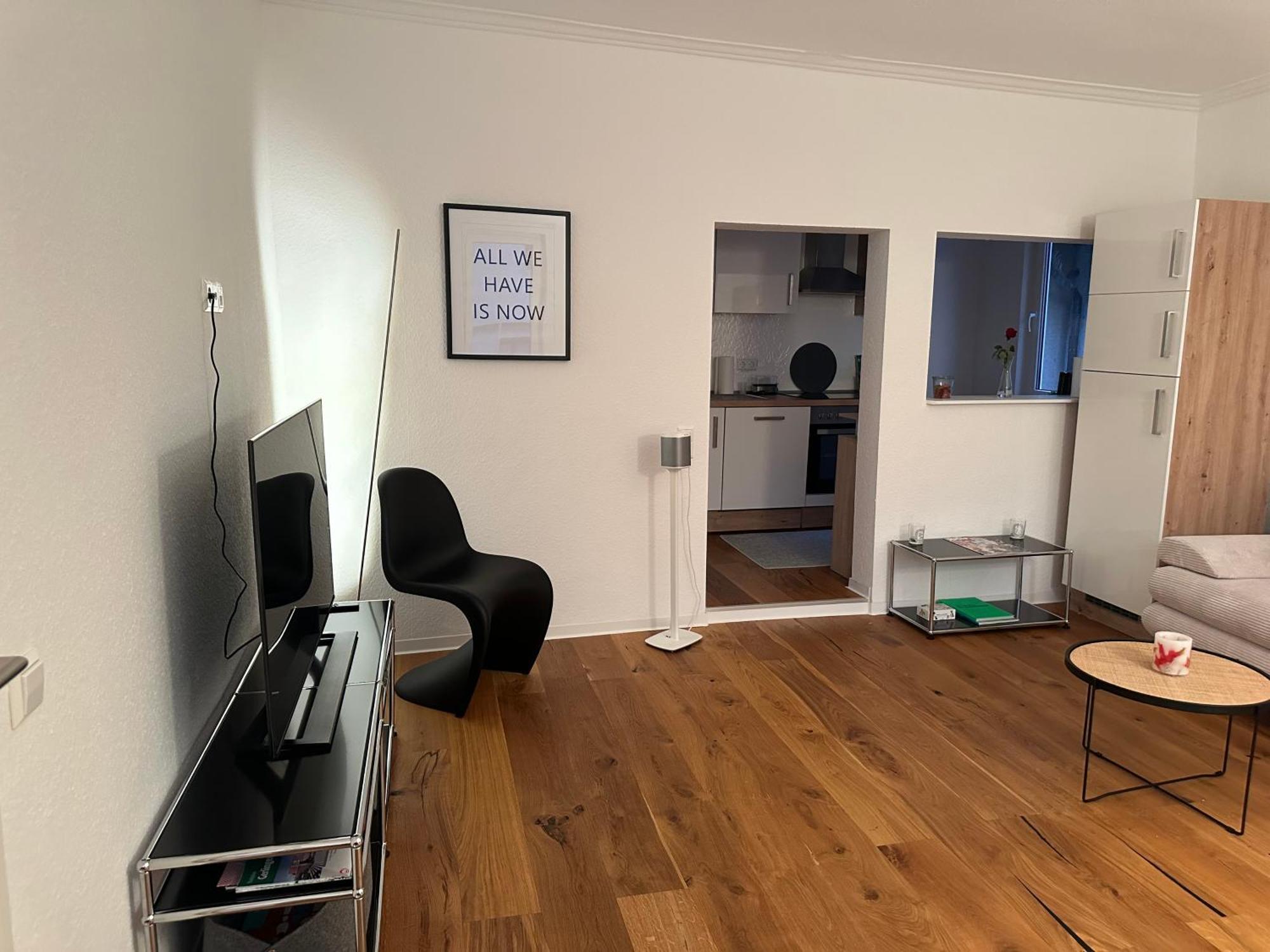 Stylisches Apartment Mit Grossem Tageslichbad Am Marktplatz Leonberg Luaran gambar