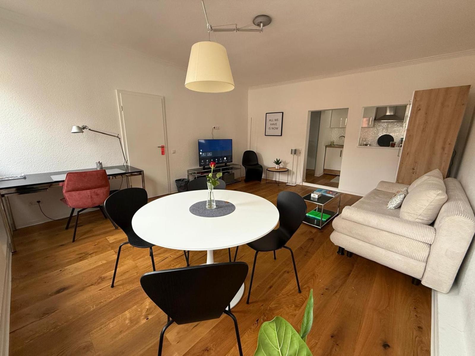 Stylisches Apartment Mit Grossem Tageslichbad Am Marktplatz Leonberg Luaran gambar