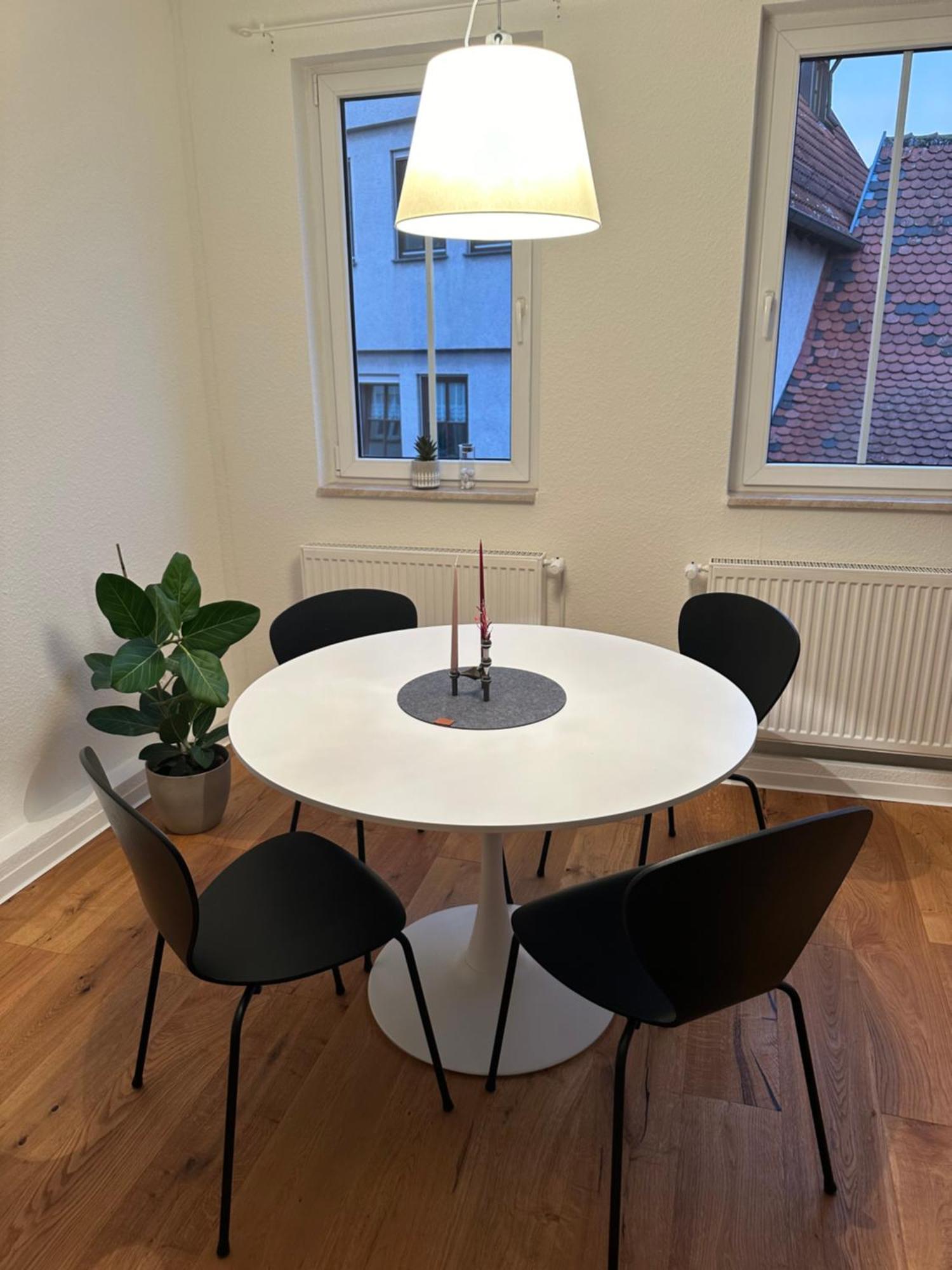 Stylisches Apartment Mit Grossem Tageslichbad Am Marktplatz Leonberg Luaran gambar
