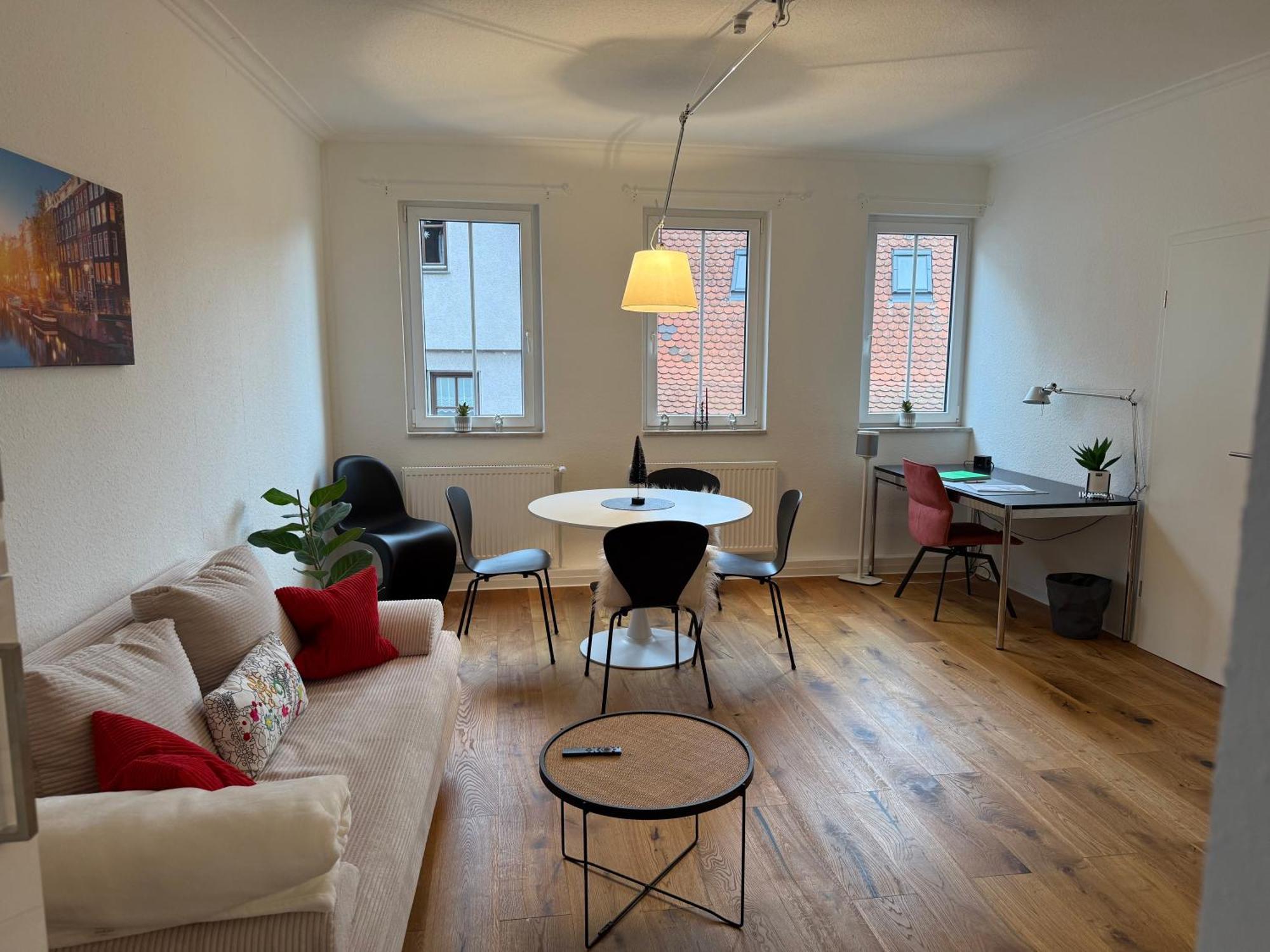 Stylisches Apartment Mit Grossem Tageslichbad Am Marktplatz Leonberg Luaran gambar