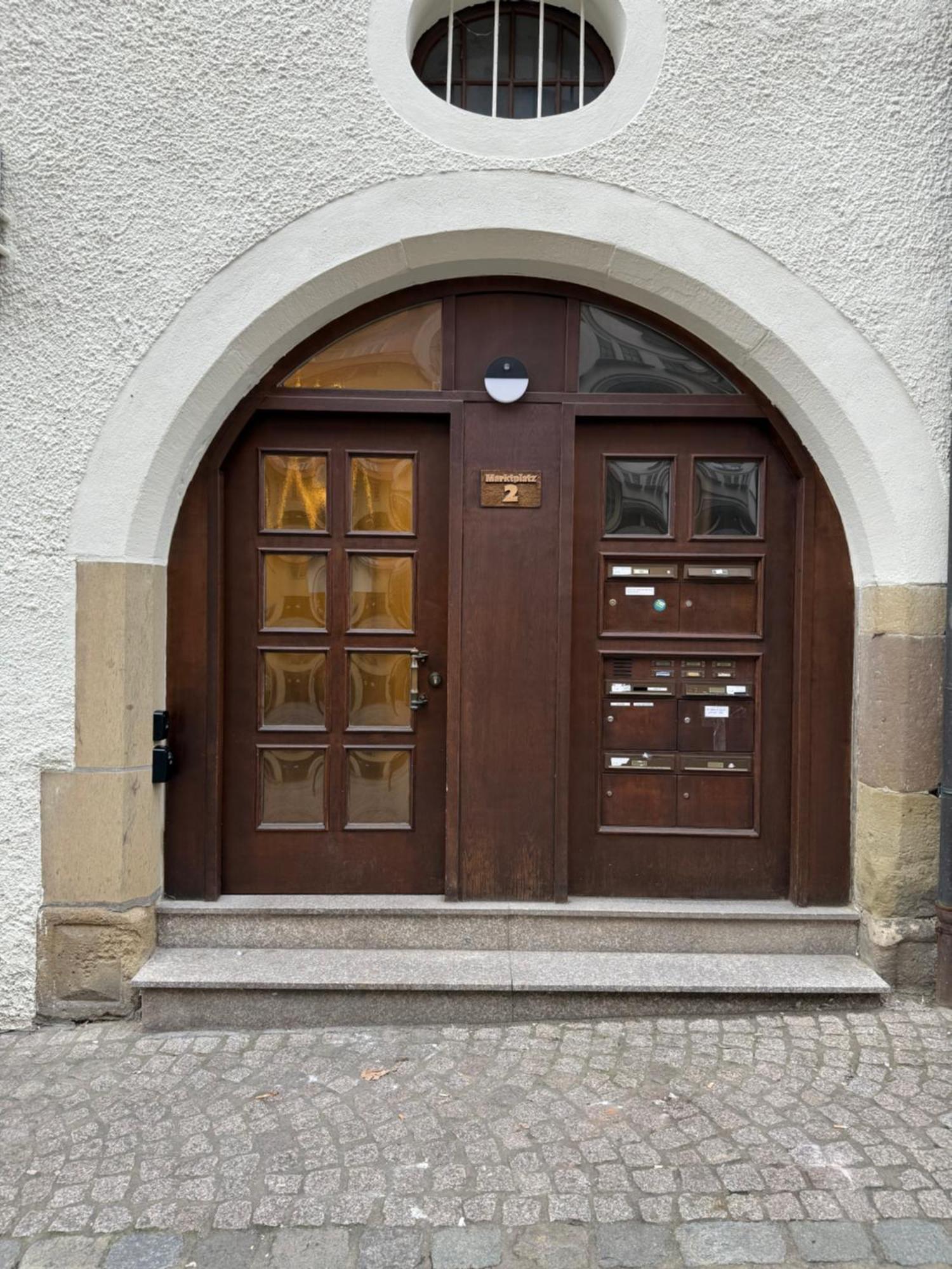 Stylisches Apartment Mit Grossem Tageslichbad Am Marktplatz Leonberg Luaran gambar