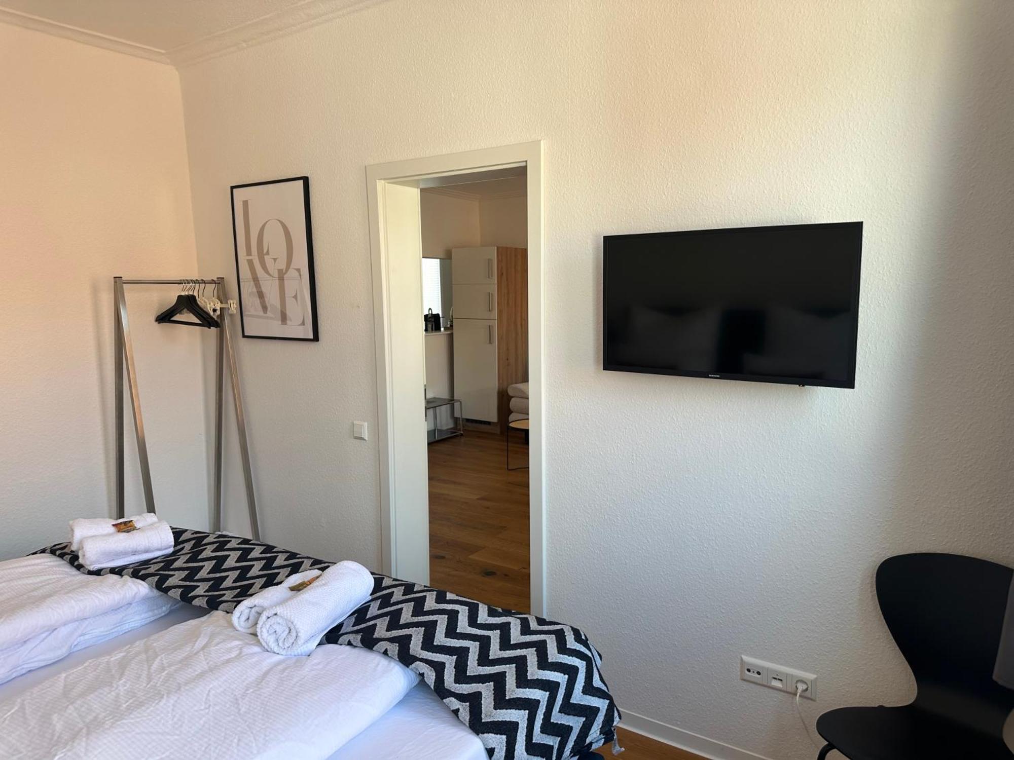 Stylisches Apartment Mit Grossem Tageslichbad Am Marktplatz Leonberg Luaran gambar