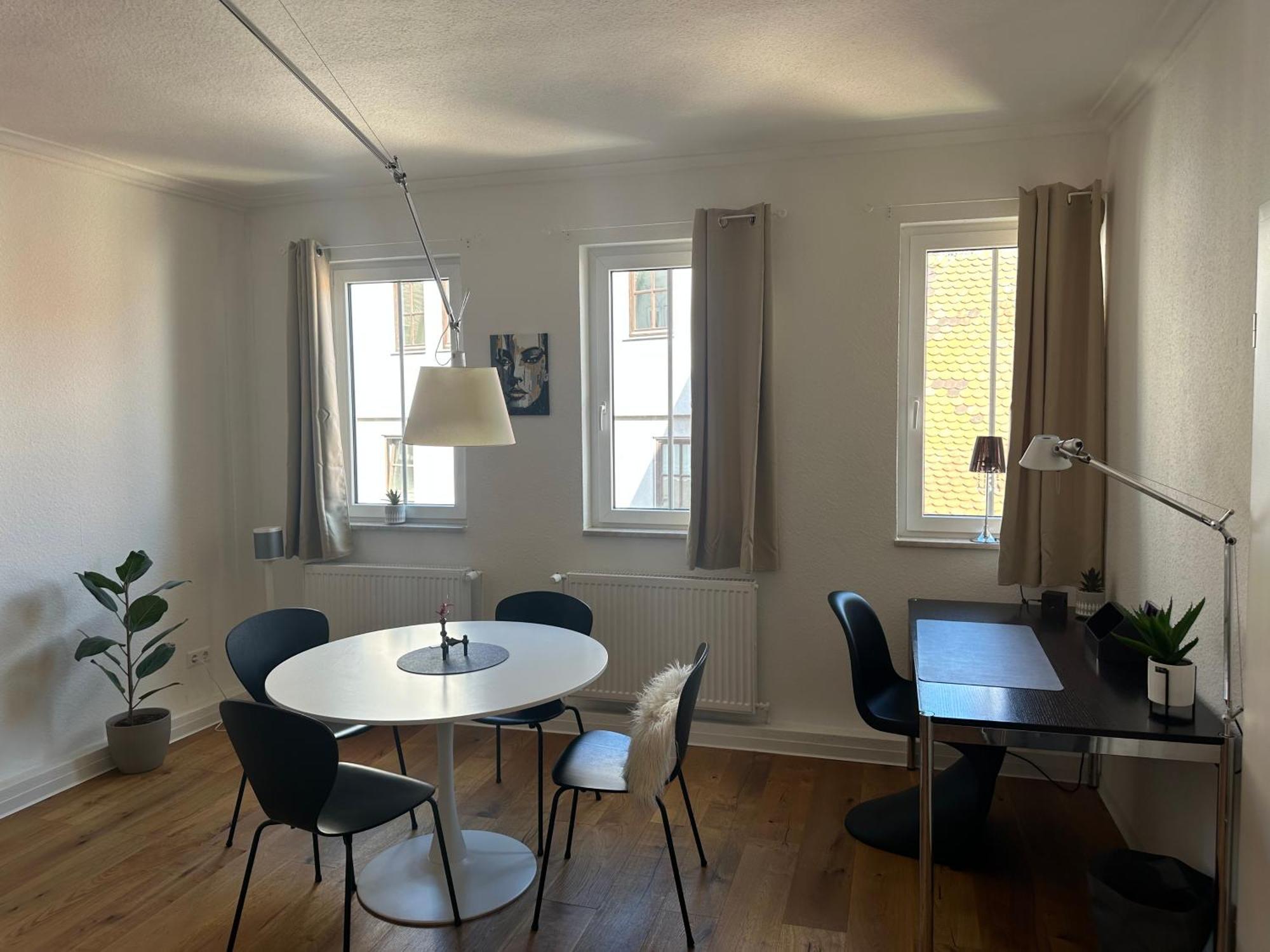Stylisches Apartment Mit Grossem Tageslichbad Am Marktplatz Leonberg Luaran gambar